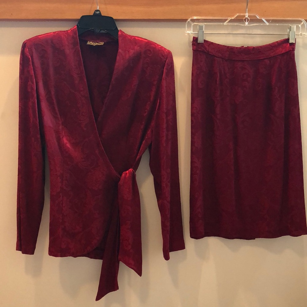 Gorgeous Vintage Two-Piece Set - Made in 🇨🇦